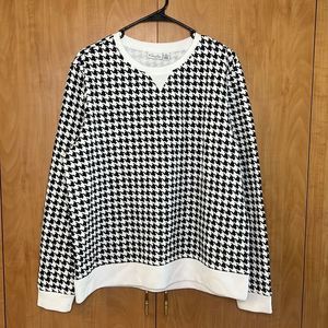 Kim Rogers Petite Large Long sleeve sweater. White and black print.